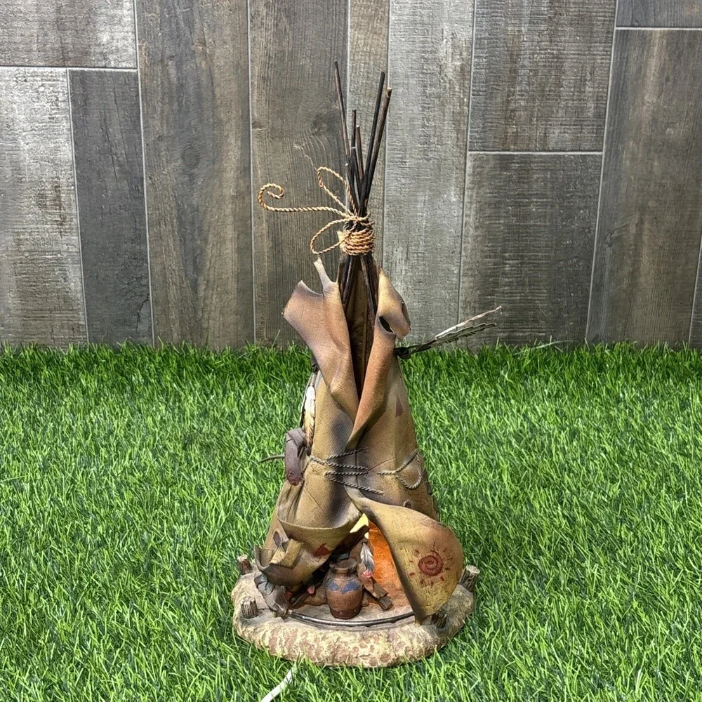 Vintage Southwestern Native American Teepee Lamp Rustic
